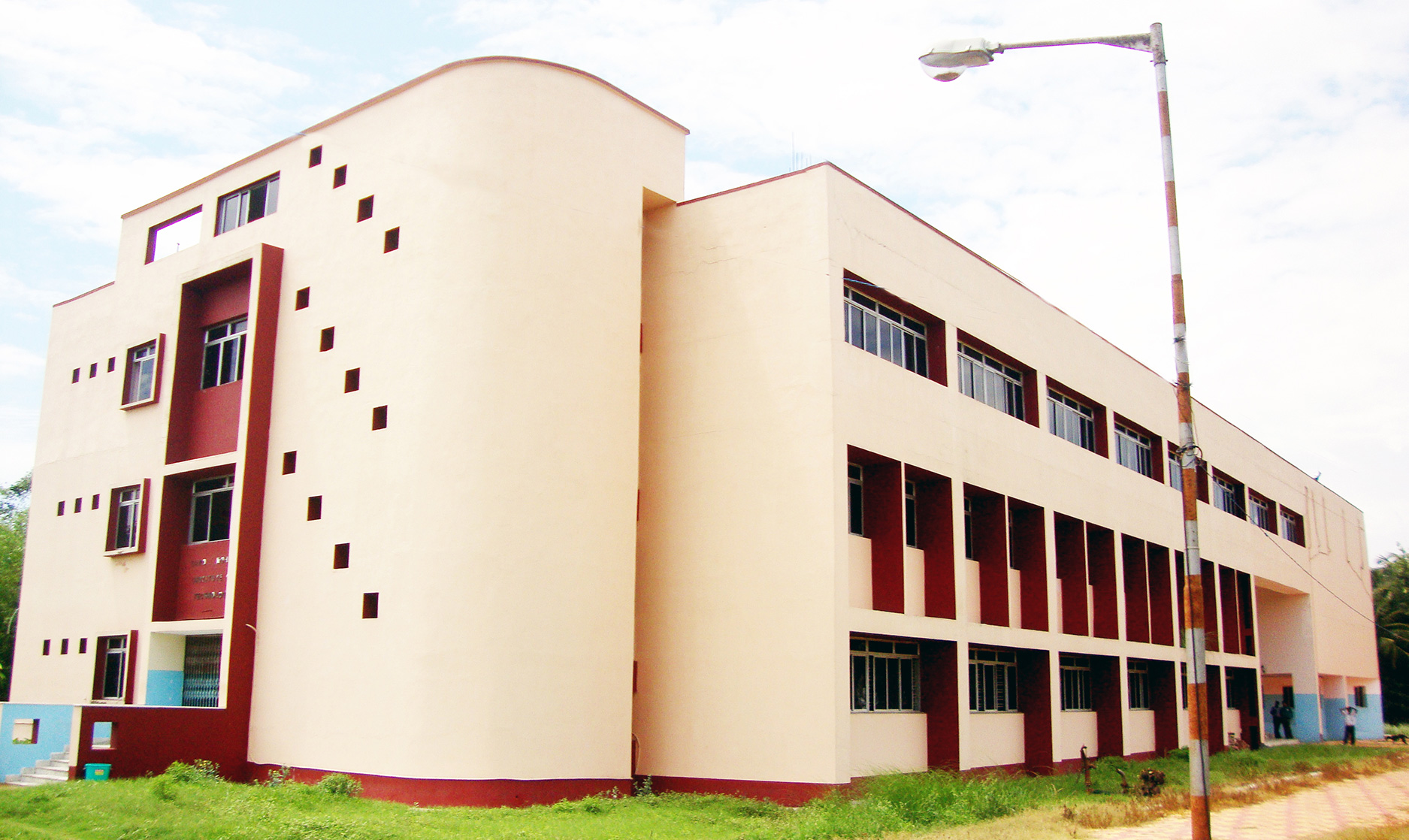 Saroj Mohan Institute of Technology